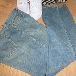 Vintage Levi’s 505  Blue Jeans. Medium wash & great fit Sz 14